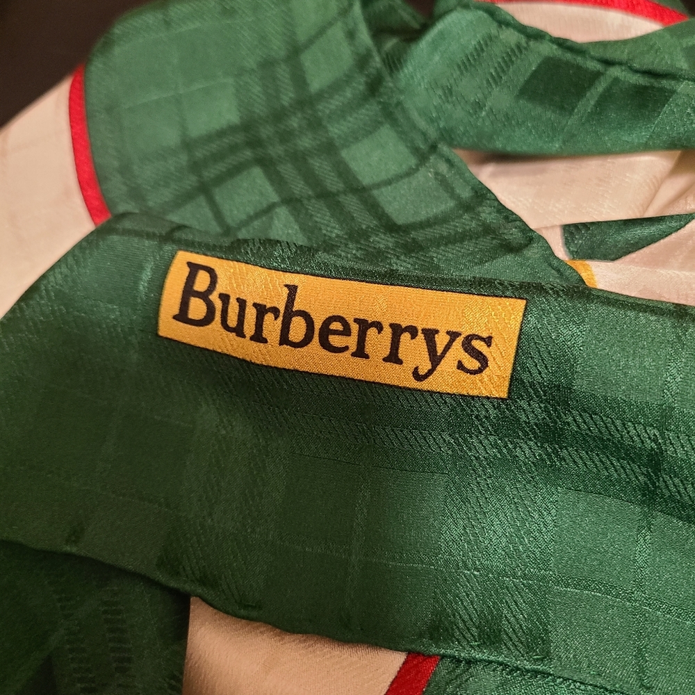 Burberrys Scarf